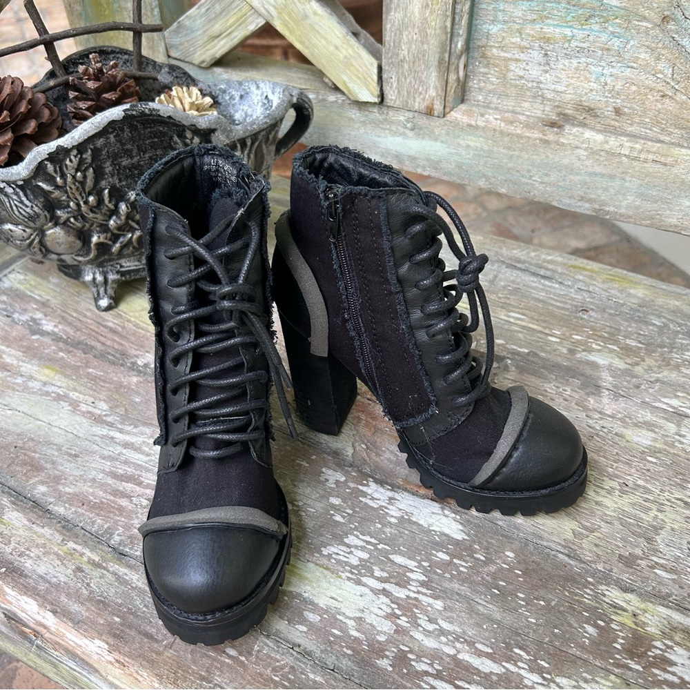 NEW JEFFREY CAMBELL
LEGION DEC LACE BOOTS